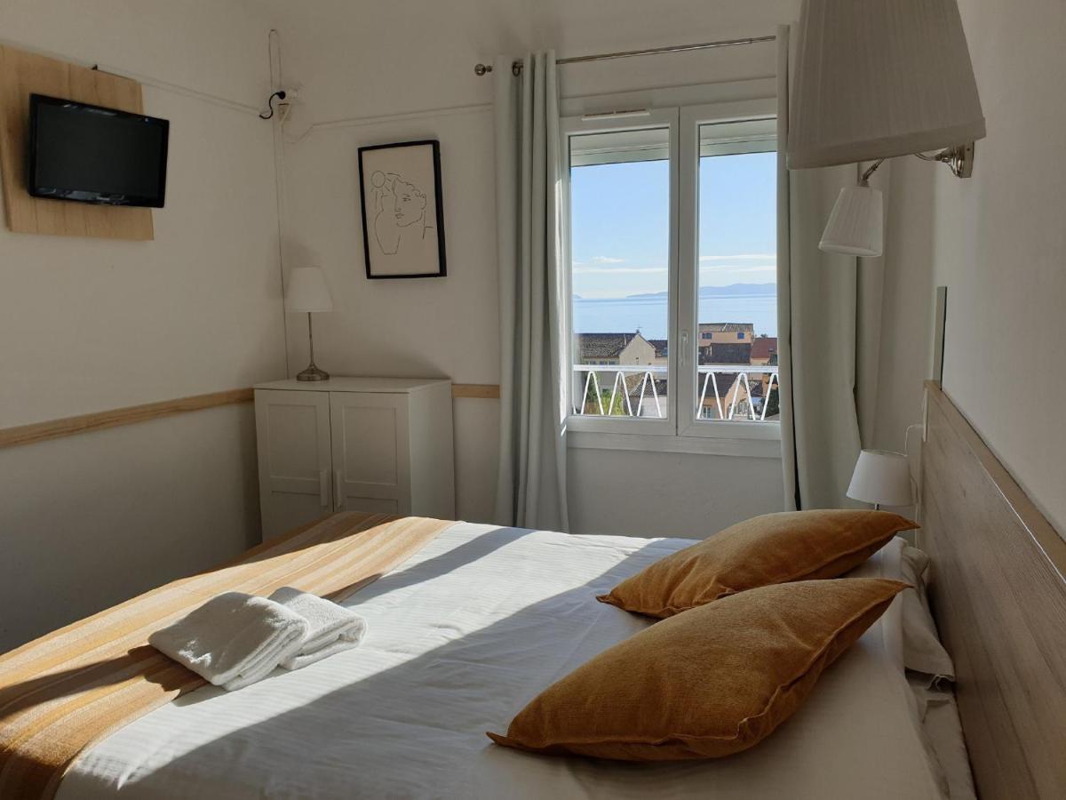 Hotel La Petite Boheme Le Lavandou Eksteriør bilde